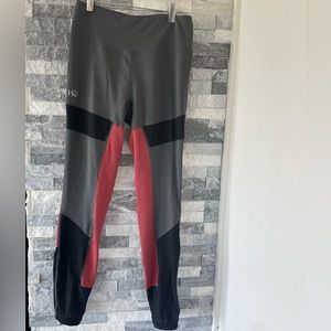 HW Women’s Colorblock Performance Leggings - Gray & Red